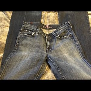 Super cute 7 FAM flare jeans 👖